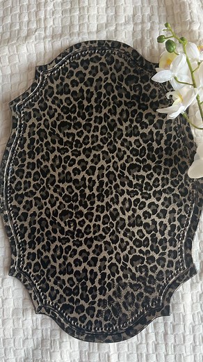 Foiling a faux leather table mat with leopard foil 🐆 . . . #transferfoil #upleveling #upcycling #transformation #makeovermagic #leopardprint #resinart #artandcraft #craftingisfun #diydecor | Art by Noma