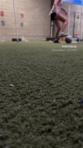 #soccerskills #soccertraining #soccerschool #footwork #soccerdrills