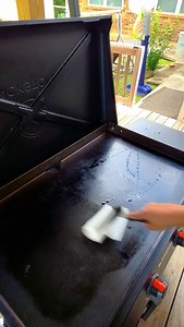 55K views · 522 reactions | This is how I clean my Blackstone Griddle, quick and easy! Easy step by step Cleaning Method. #blackstone #blackstonegriddle #griddle #blackstonecooking #blackstone #CleanTok #griddlecleaning #cleaninghacks #blackstonetips #CleanTok #CapCut | Keidra Johnson | Facebook