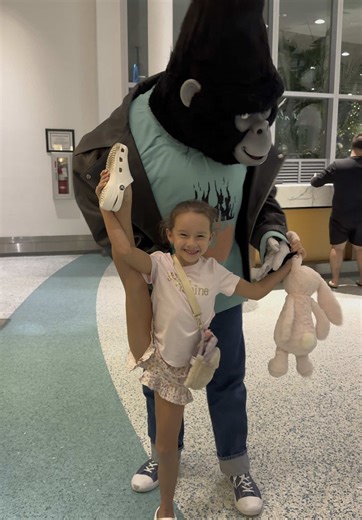 Gymnast Sofia and gorilla #sofia #gymnast #gorilla#dismey #hotel #orlando