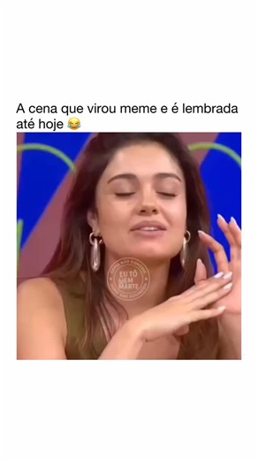 nostalgia hoje em dia sim on Instagram: "Sigam: @nostalgiahjemdia 日本利用压电瓷砖将人们的脚步转化为电能。 这些瓷砖能够捕捉你脚步产生的动能。 当你行走时，你的体重和动作会对瓷砖产生压力。 瓷砖会轻微弯曲，产生机械应力。 瓷砖内部的压电材料会将这种应力转化为电能。 每一步都会产生少量电荷，数百万步加在一起，就能产生足够的电力来驱动 LED 灯、数字显示屏和传感器。 在像涩谷车站这样人流密集的地方，每天大约 240 万步都在为这个系统做贡献。 这些电力可以储存起来或立即使用，从而减少对传统能源的依赖，并支持可持续的城市基础设施。 这种方法把日常的动作转化为实用的可再生能源。"