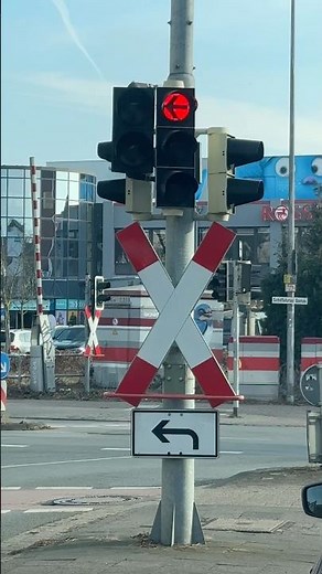 Ampel, Andreaskreuz und ein pfeil #fahrenlernen #theorieprüfung #lernen
