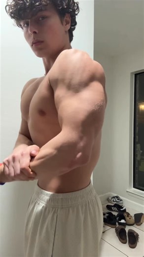 Ty Rounsaville on Instagram: "2nd prime incoming - - Use code “TR10” for 10% off on @gymshark - Use code “TY” for 10% off on @gorillamind - all my workout programs link in bio - all socials link in bio #bodybuilding #bodybuilder #gym #shredded #lifting"