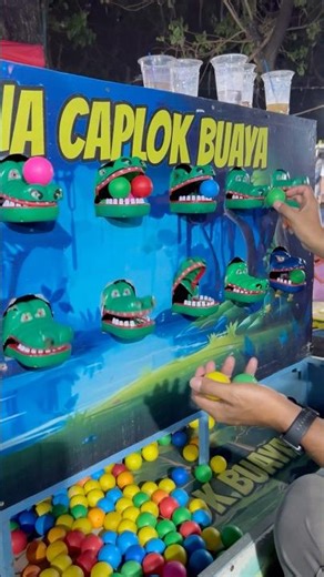 crocodile toy wants to bite the ball 🤭🤩🤩