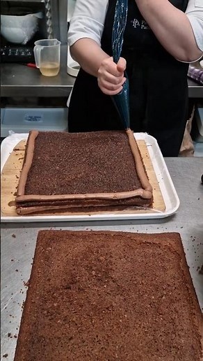 The Art of Building a Traditional Romanian Amandina Cake 🍫🇷🇴 #shorts