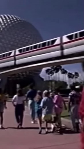 A day in Epcot Center, 1991 #fyp #foryou #foryoupage #disneyworld #aesthetic #epcot #epcotcenter #vintagedisney #innoventions #disney #90s