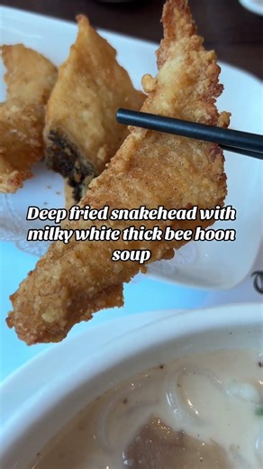 Deep fried snakehead fish fillet with milky white thick bee hoon soup ya