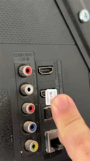 Il suffit d'insérer une puce de téléphone portable dans le téléviseur pour regarder n'importe quelle chaîne. | Très délicieux