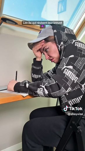 J’ai appris qu’un grand nombre de collégiens étaient en vacances ce soir ! Profitez bien, vous l’avez mérité après une année chargée ! Bon courage aux 3e et courage aux élèves qui ont cours jusqu’au 4 juillet !! 💪🏻 #humour #pourtoi #foryou