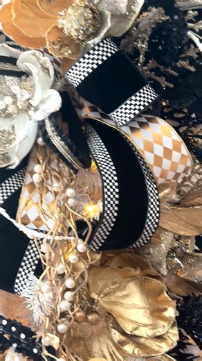 This year’s Christmas tree might just be my favorite yet😍 The mix of black, gold and white created the perfect touch of elegance and holiday glam🎄 🎀 Ribbon sprays: @craftexinc 🦌 The stunning deer: @homegoods I hope this brings you all the festive inspiration for your own tree this season🖤🎄✨🦌🤍 🖤Save this post for your Christmas decor ideas 💬Comment your holiday color palette below! 📲 Share with someone who loves a glam Christmas vibe #christmas #christmastreedecorating #christmastree #