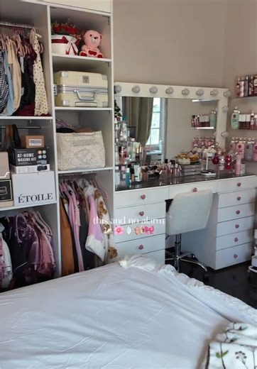 🦢🌸🩰 #room #roomdecor #roommakeover #coquette #roominspo