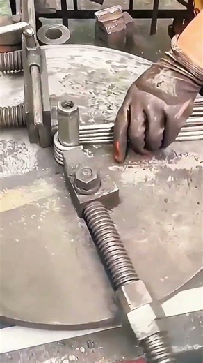 Metal rod bending process with precision mechanical tool