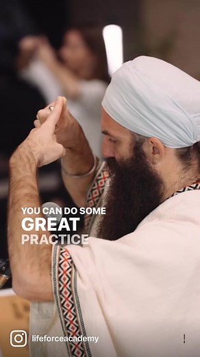 Meditating on eclipses helps us to… 🌔Move in whatever direction we want to go in our lives 🌔 Ground our energy to stay centered 🌔 Supercharge our energy to tap into the power of our creativity ⚡️⭐️💫 You’re invited to a free global meditation on the day of the lunar eclipse! Register now with the link in our bio. 🌔✨ #eclipse #lunareclipse #lunareclipse2022 #meditate #groundyourenergy #kundaliniyoga #jaidev #jaidevsingh