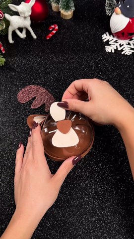 DIY adorable Rudolph-inspired candy box 🍬🎄