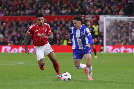 Vê grátis o resumo: auto-golo surreal trama FC Porto frente ao Nott'm Forest | DAZN Notícias PT