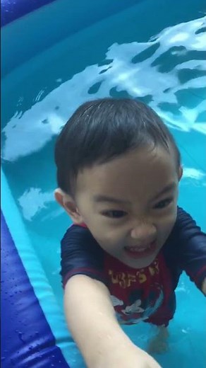 Telegraphic speech of a 2-year-old: I want blue ball