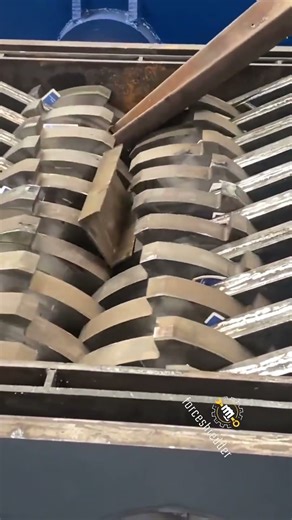 Scrap Iron Shredding, Metal Recycling and Reuse.#shredder #crusher #scrapiron #metal #recycling