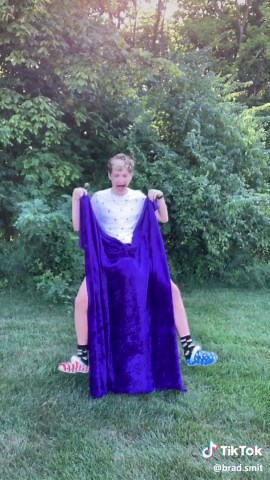 This is how it’s done! 😱 #floatingfeet #sendit #magic #foryou