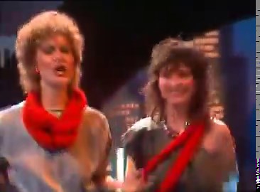 In my continuing doomed attempt to promote more 1980s Dutch pop music on X, may I present Dolly Dots and their 1983 single Don't Give Up!Dolly Dots started in 1979 and had 25 top 40 hits in the Netherlands, changing their look and their sound along the way. Don't Give Up came out around the same time as their TV show launched, and four years later they would star in their own movie 'Dutch Treat'. Angela, Angéla, Anita, Esther, Patty and Ria decided to call it a day in 1988, but came back togethe