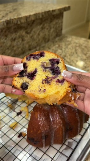 Janelle | Lemon Blueberry Pound Cake (Using boxed cake mix)🍋🫐🍰 RECIPE: 1 box @bettycrocker yellow cake mix 1 cup @pillsbury all purpose flour 1... | Instagram