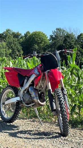 Exploring the Honda CR125 and CRF250R Dirt Bikes