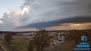 Stunning view of a supercell moving through southeastern Missouri this evening, captured by a stationary Cycloneport unit! 📍Dexter, Missouri | #mowx | RadarOmega