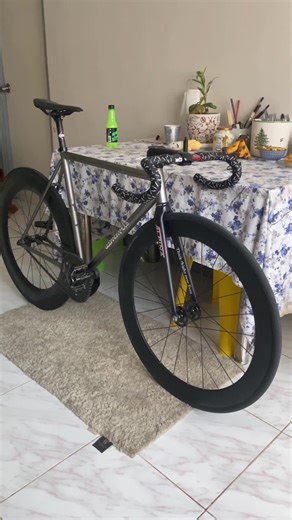 Experience the Thrill of Fixed Gear Cycling