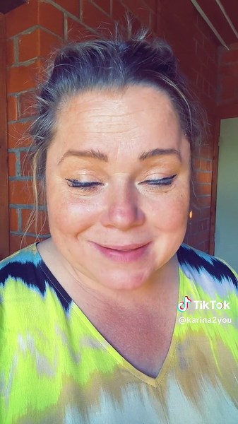 Karina und ihre Tanzschritte lernen