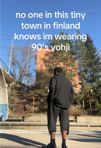 kiki (@kikiagbor)’s video of 90s outfit