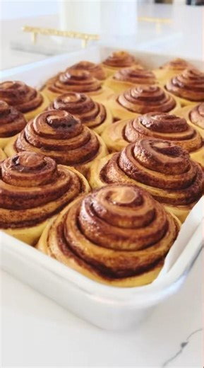 How to Frost Cinnamon Rolls in a Circular Motion