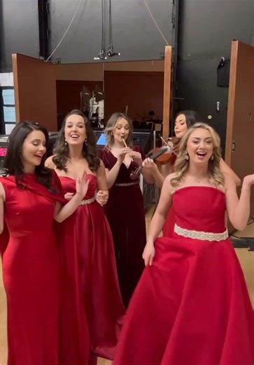 A wonderful moment backstage at our Symphony tour, holding onto the Christmas spirit as along as possible ✨ #celticwoman #acappella #christmas2025