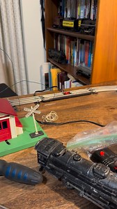 Lionel 3472 milk car not functioning properly. Any idea how I open it? | Al Beech