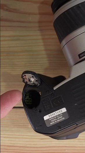 Minolta Maxxum QTsi Battery Change in 40 Seconds