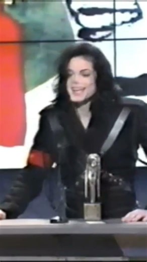 Michael Jackson injured his foot while dancing (1993-2001)
