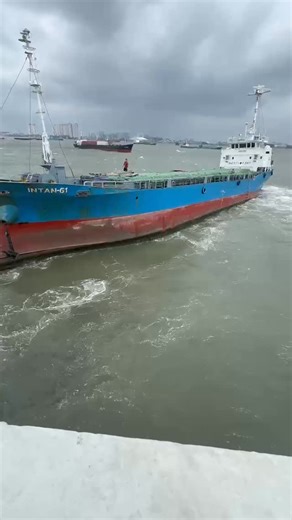 Maritime Fails on Instagram: "Captain Barefoot…🫡 Follow for more: @maritime_fails #fail #safetyfirst #ship #maritimefails"