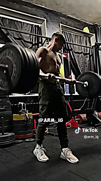 Akimbo69 vs Bodybuilder in an Intense Arm Wrestling Showdown