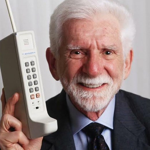 सबसे पहला मोबाईल फोन किसने बनाया था। #short #firstmobile #martincooper #onlyakmotivation&facts #fact