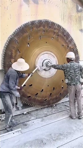 Large Saw Blade Installation for Stone Cutting Machines