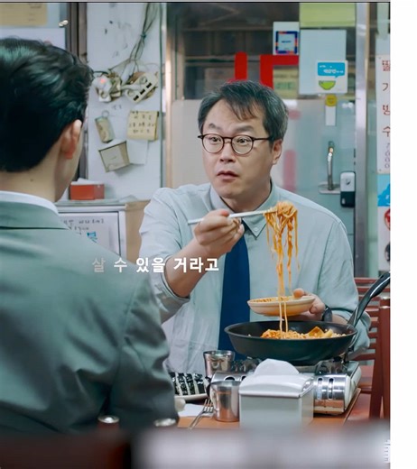 억만장자 아들의 특별한 경험: 직원 식당에서의 충격