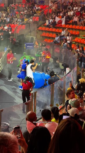 Los Angeles goes wild while dancing during the Japan-Turkey match in the semifinal of the 2025 Women’s Volleyball World Championship in Thailand. | Breaking Barriers