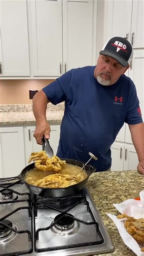 How to eat Softshell Crabs #fyu #crab #seafood