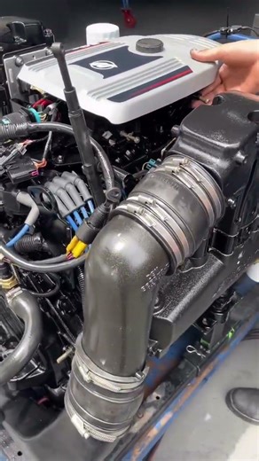 Motor Mercruiser Náutico 5.0 V8 na partida. #start #startup #motor #v8 #engine #boat #barco