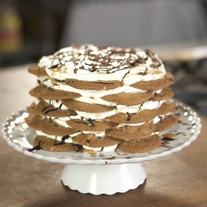 The EASIEST Chocolate Chip Cookie Cake Full recipe: http://taste.md/22y7IPf | Sugar Fix