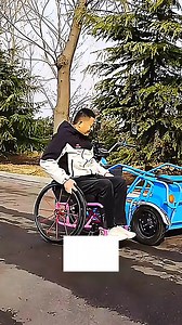 Ce scooter est parfait pour aider les personnes en fauteuil roulant à se déplacer… Mobilité et autonomie améliorées ! 🛵♿️✨ #MobilitéInclusive #FauteuilRoulant #Innovation #Accessibilité | Rires et Émerveillement