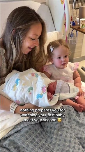 nothing prepares you for watching your first baby meet your second 💕 babies view 🐣 #babiesview