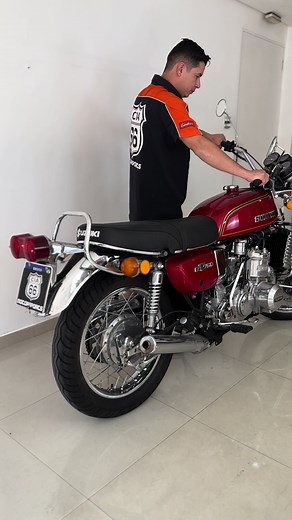 Suzuki GT 750 de 1976: Perfeita e Revisada