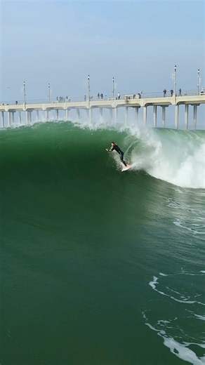 Brett slaying on the South side of the pier 🔥🏄‍♂️ 🎥 @itakethese_ 🏄‍♂️ @brettsimpson #WaveWednesday #SurfCityUSA #HuntingtonBeach #BeHere #MoreHB | Visit Huntington Beach