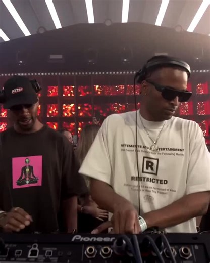 MASON COLLECTIVE at MUSIC ON FESTIVAL 2025 • AMSTERDAM🇳🇱 The best Tech House music in our Spotify playlist, enjoy it and link in bio👌🏼🔝💣🔥 #techhouse #house #dj #housemusic #techno #party #festival #techhouseplaylist #amsterdam #musicon #musiconfestival | Best Tech House