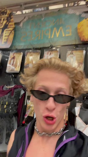 After this I took a spooky dookie #nyc #stefon #snl #nightlife #spirithalloween