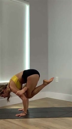 How to yoga flying pigeon #yogatips #yogalife #yogaforbeginners #armbalance